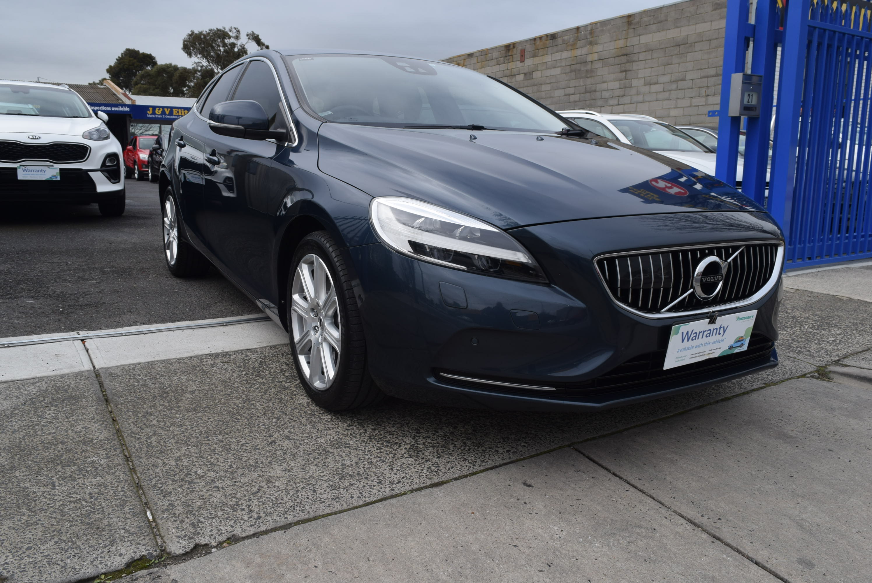 2017 VOLVO V40 D4 INSCRIPTION